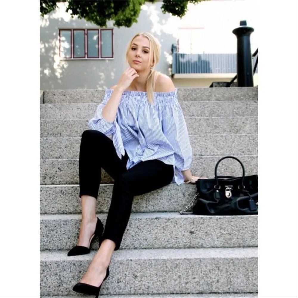 ✨2xHP✨Shirred Off The Shoulder Tie Cuff Blouse✨
